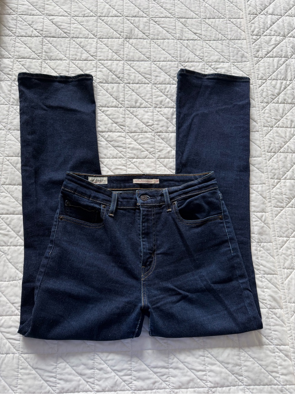 Levi’s 725 Dark Blue Wash High-Rise Bootcut Jeans